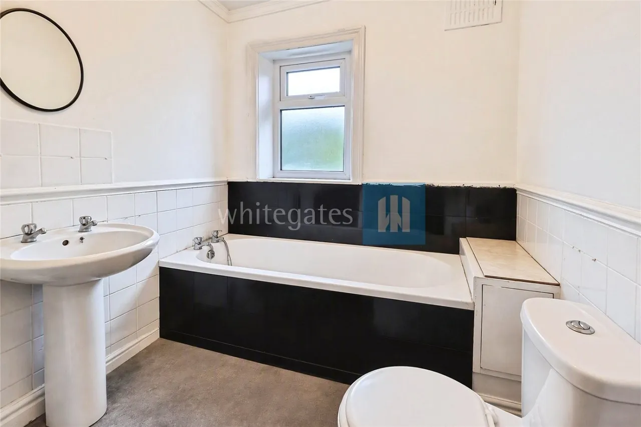 Longfield Road, Heckmondwike, WF16, photo 12