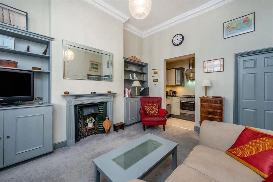 2 bed property to rent, Cumberland Street, London, SW1V