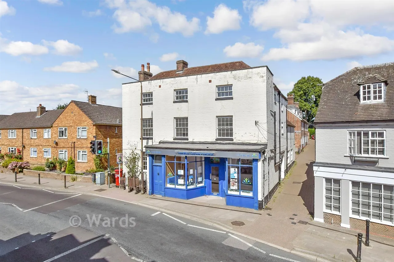 2 bed flat for sale, High Street, Hadlow, TN11