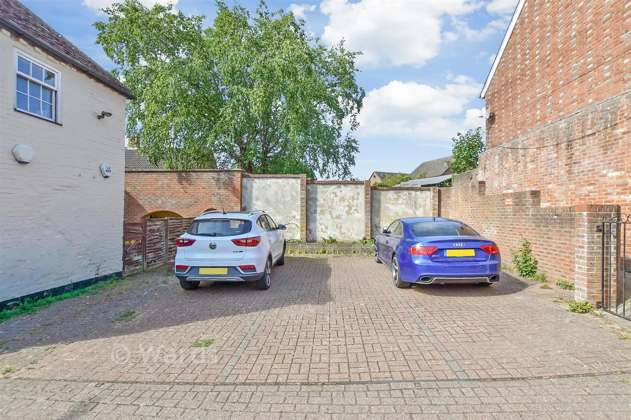 High Street, Hadlow, TN11, photo 11