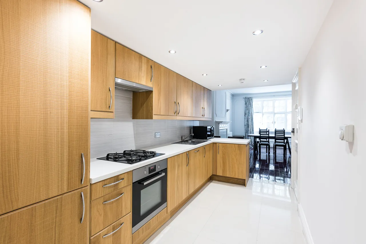 Flat 3, 25 Queens Gate, London, photo 3
