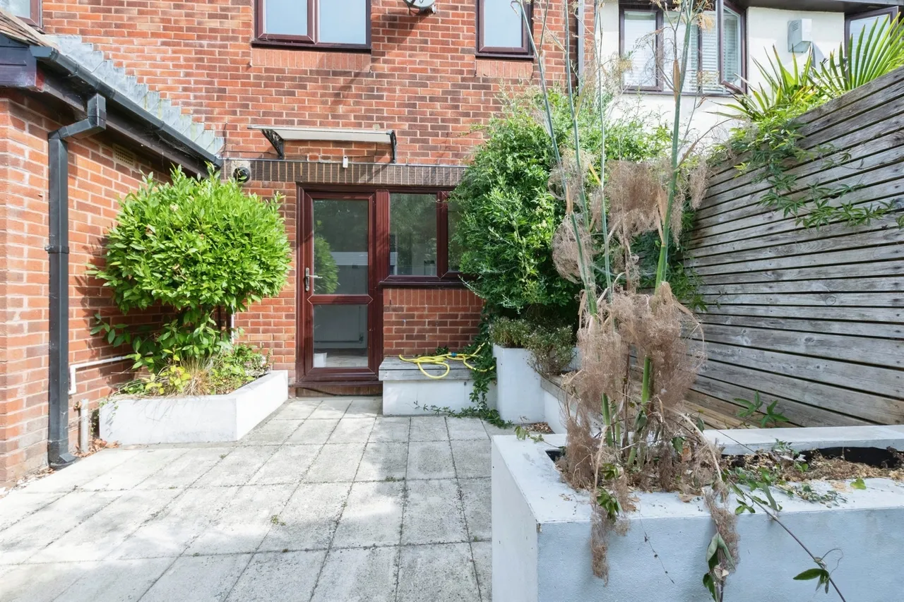 Waldren Close, Poole, BH15, photo 4