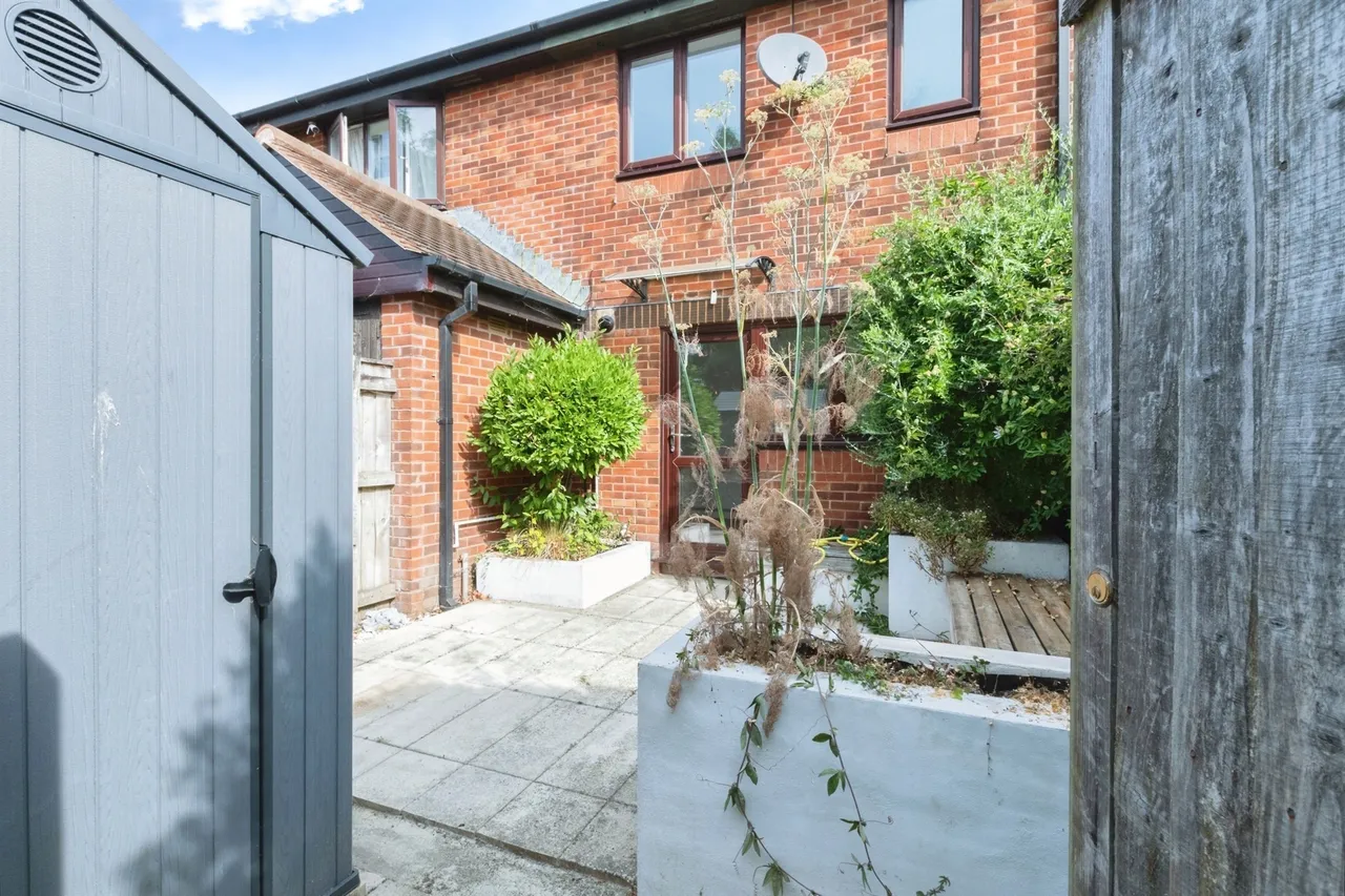 Waldren Close, Poole, BH15, photo 3