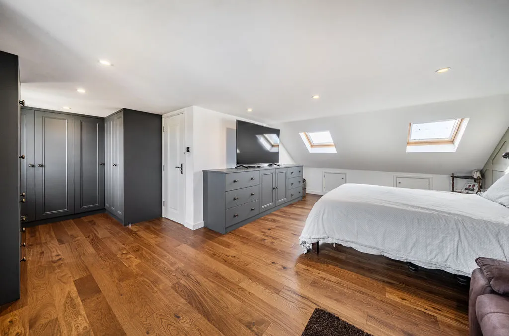 5 bed property for sale, Thaxted Road, London, SE9