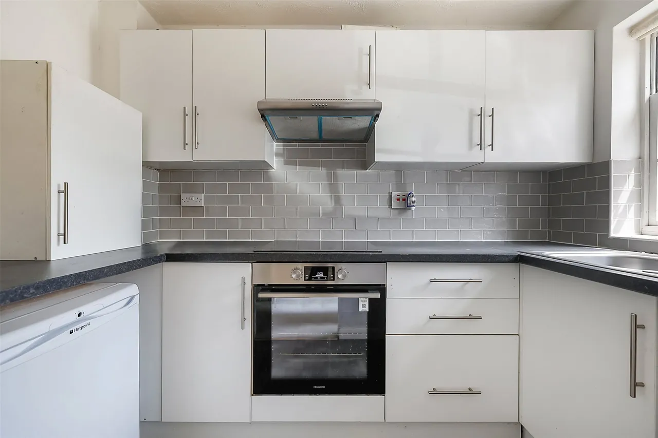 Barleymow Court, Betchworth, RH3, photo 3