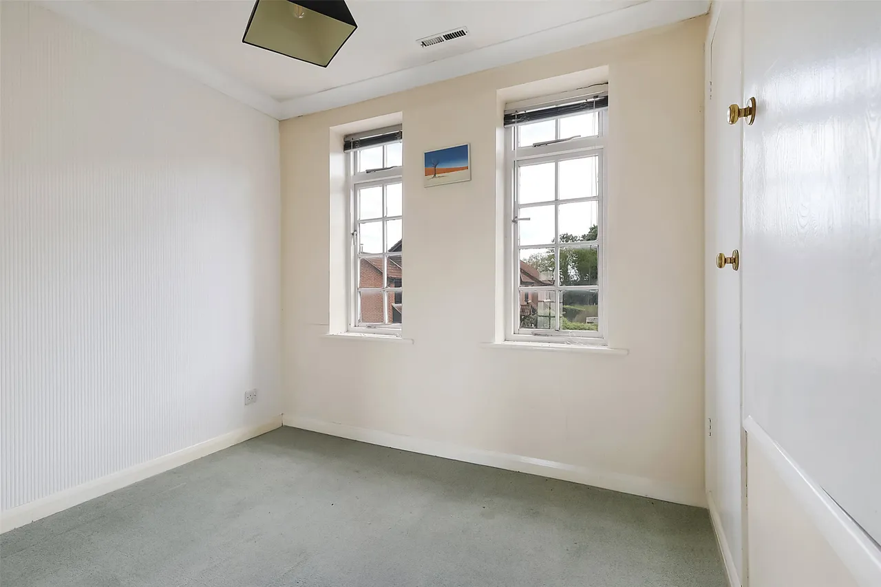 Barleymow Court, Betchworth, RH3, photo 8