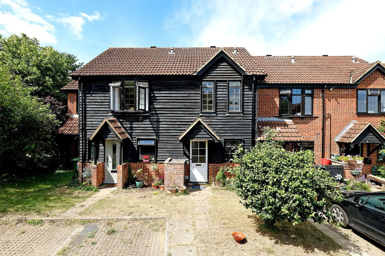 2 bed property for sale, Barleymow Court, Betchworth, RH3
