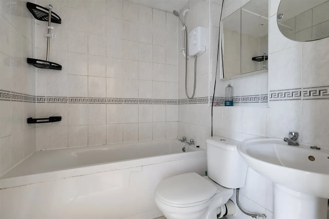 Barleymow Court, Betchworth, RH3, photo 7