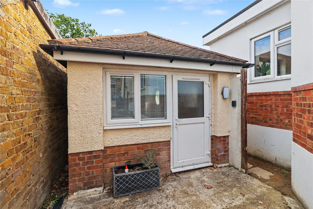 Robin Hood Road, St. Johns, GU21, photo 10