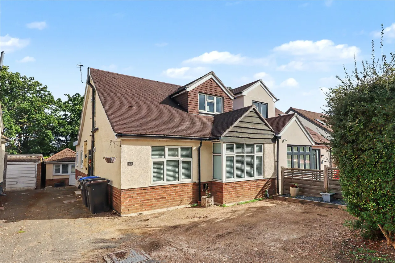 4 bed house for sale, Robin Hood Road, St. Johns, GU21