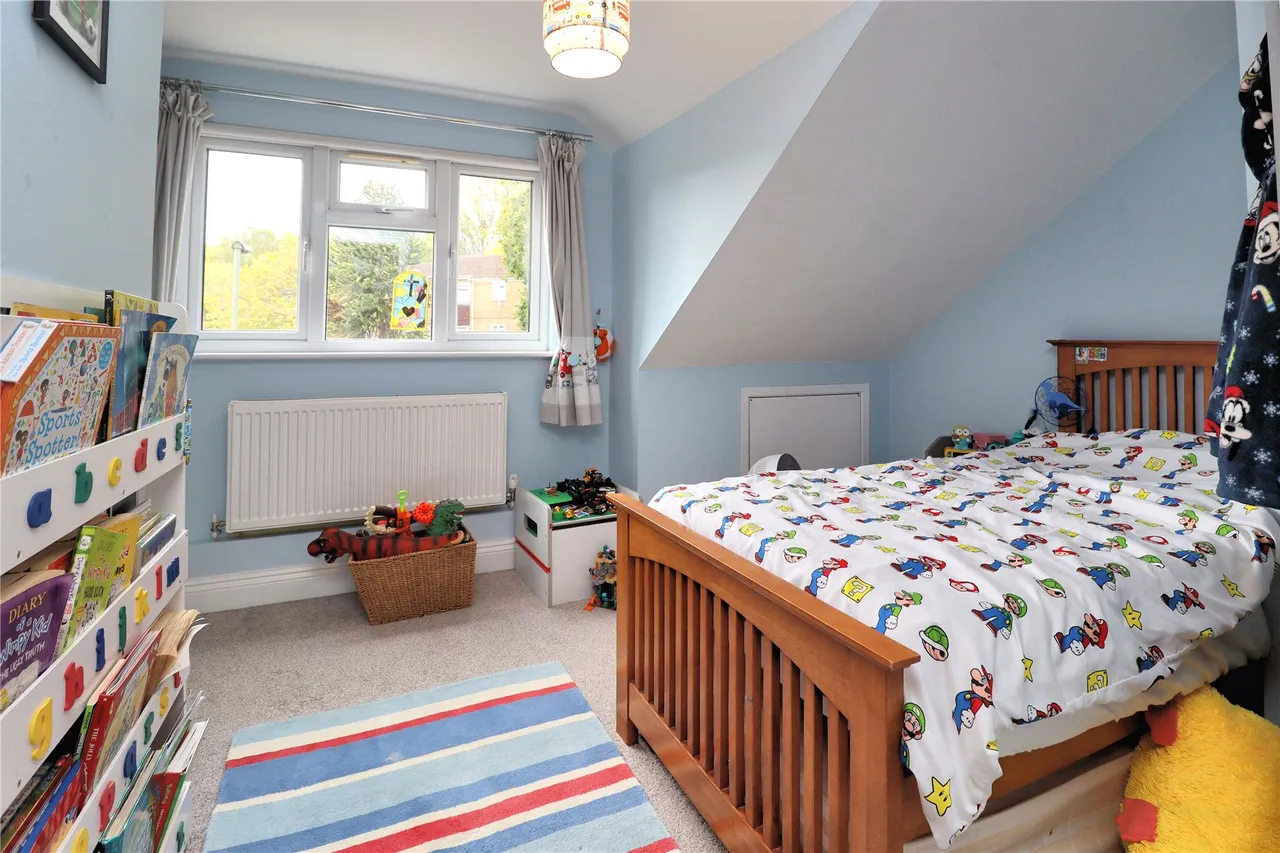 Robin Hood Road, St. Johns, GU21, photo 15