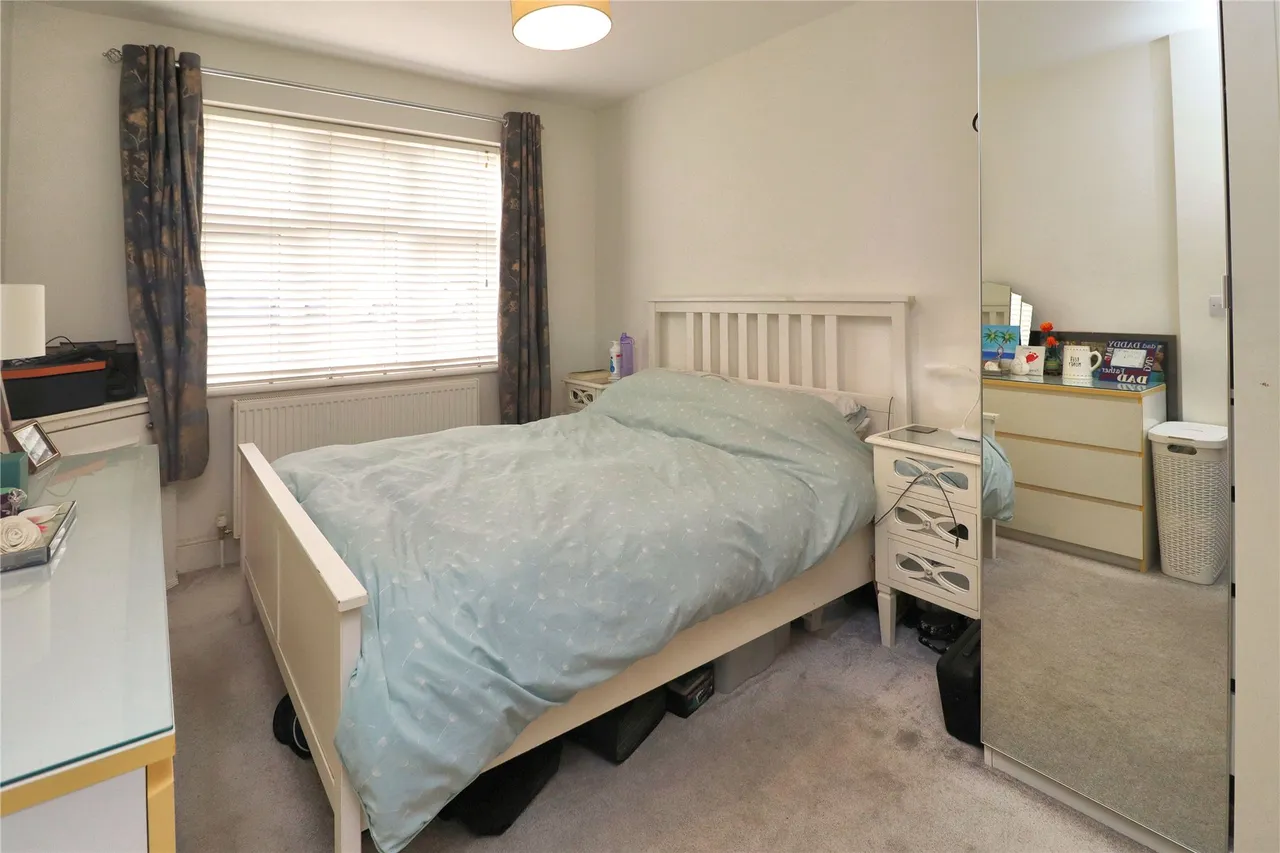 Robin Hood Road, St. Johns, GU21, photo 18