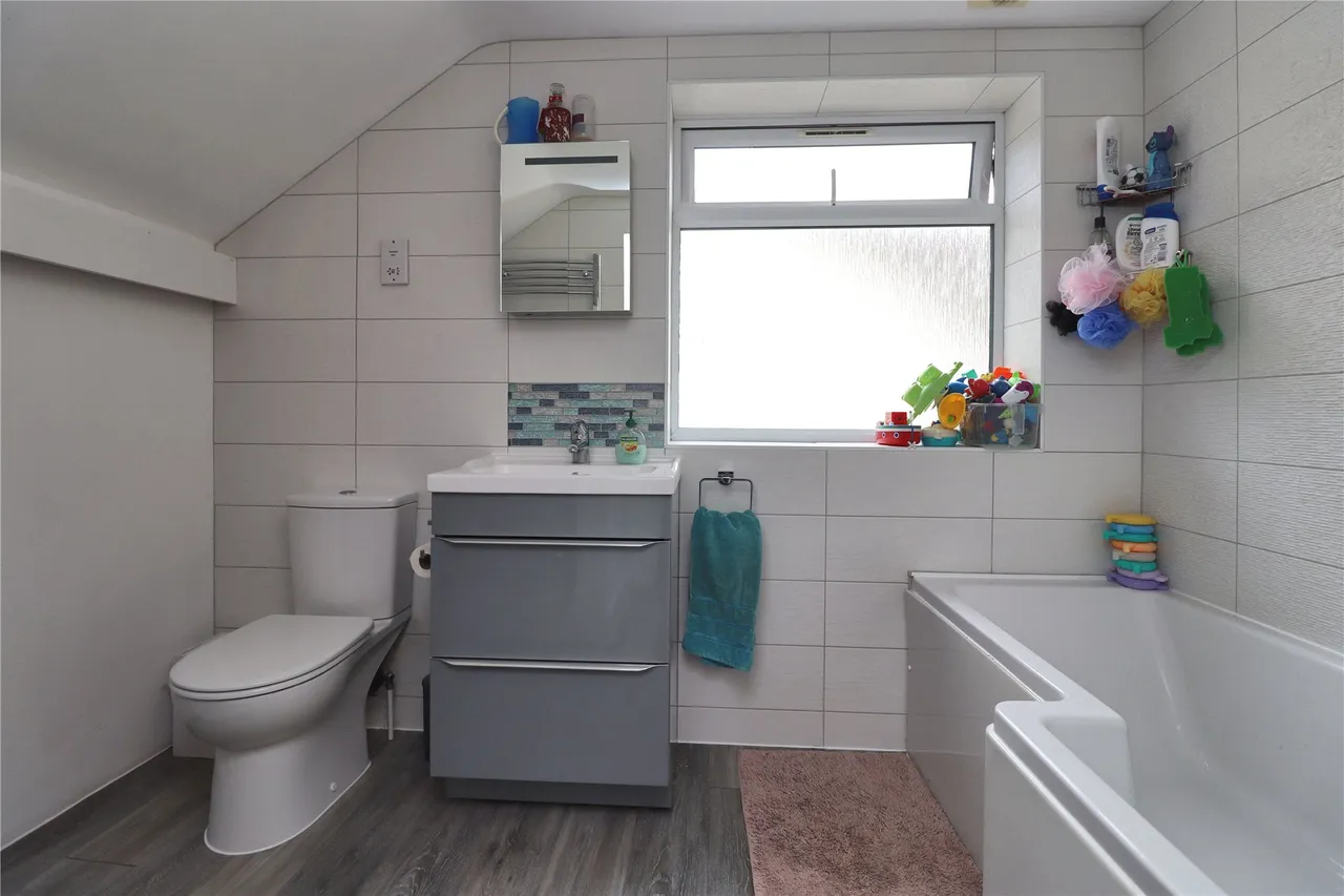 Robin Hood Road, St. Johns, GU21, photo 9