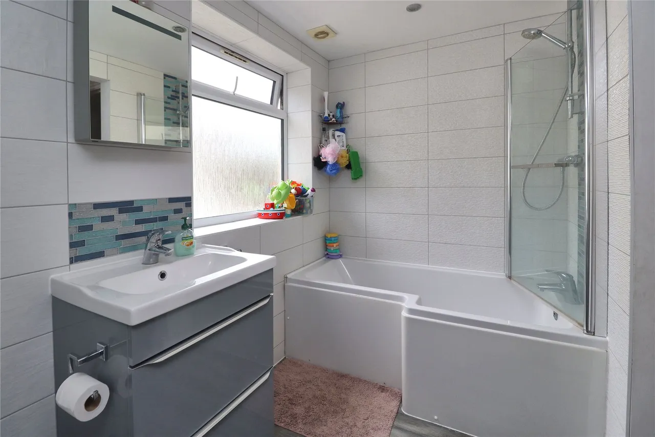 Robin Hood Road, St. Johns, GU21, photo 20