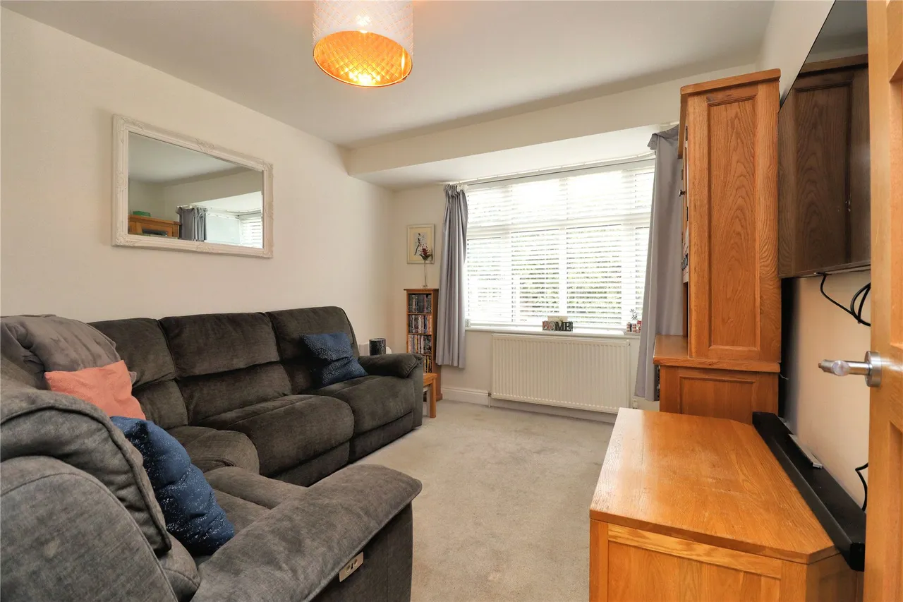 Robin Hood Road, St. Johns, GU21, photo 5