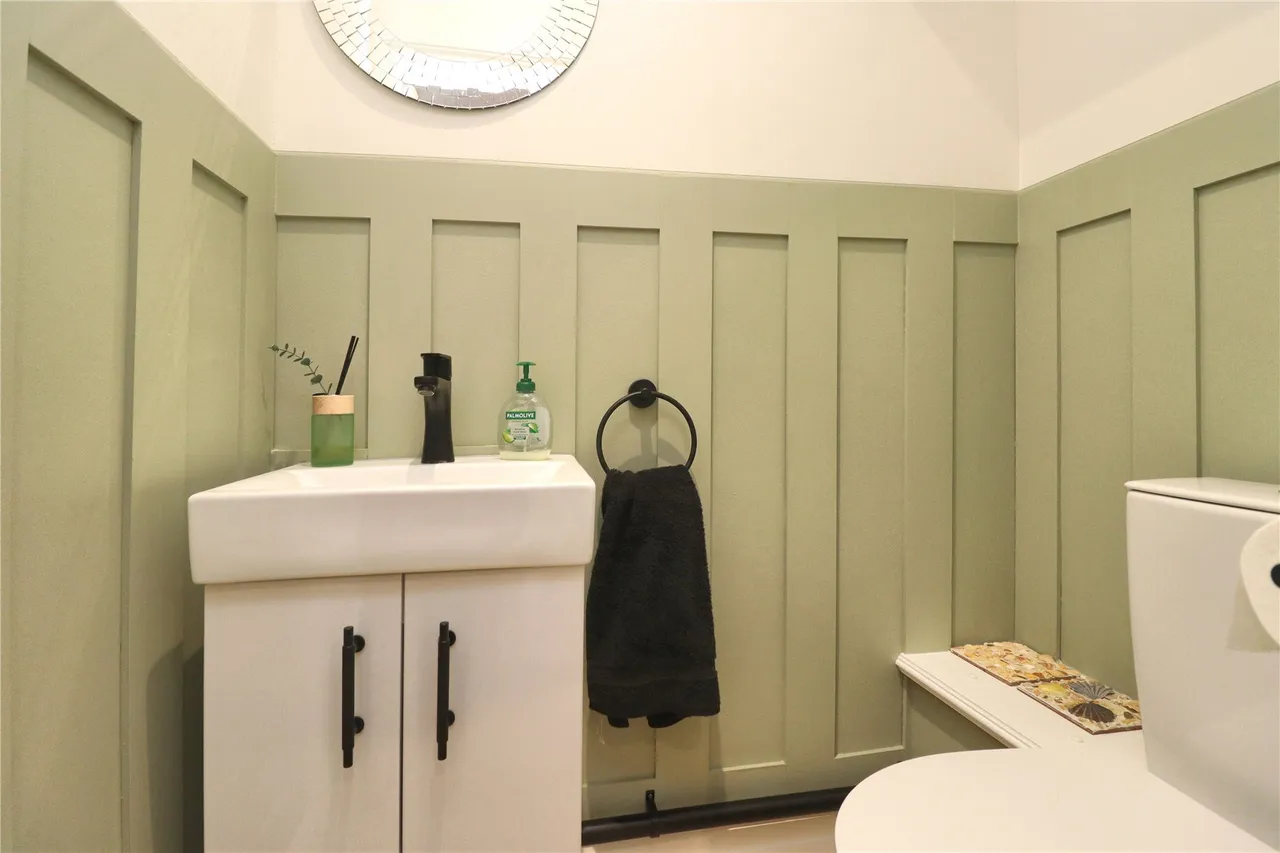 Robin Hood Road, St. Johns, GU21, photo 22