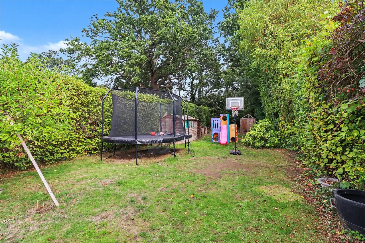 Robin Hood Road, St. Johns, GU21, photo 11