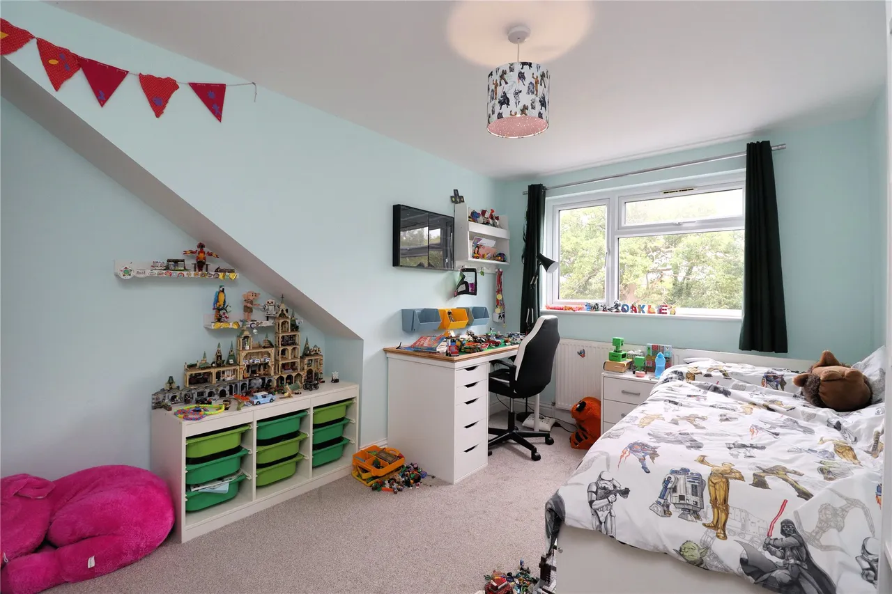 Robin Hood Road, St. Johns, GU21, photo 7