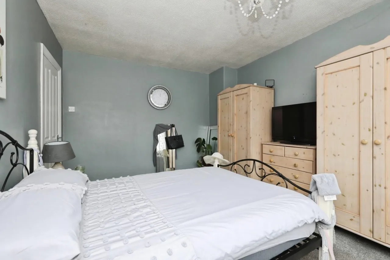 Kew Crescent, Charnock, S12, photo 14