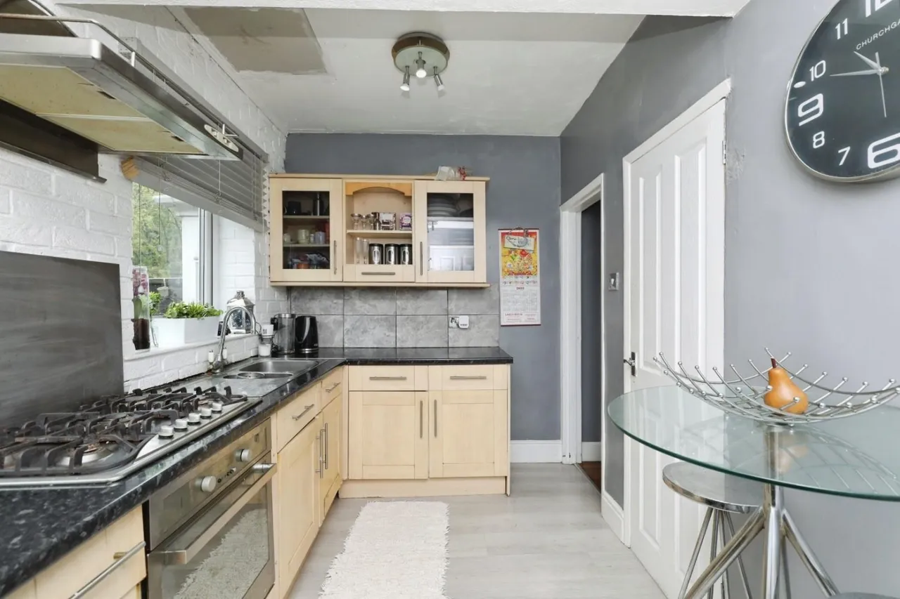 Kew Crescent, Charnock, S12, photo 2