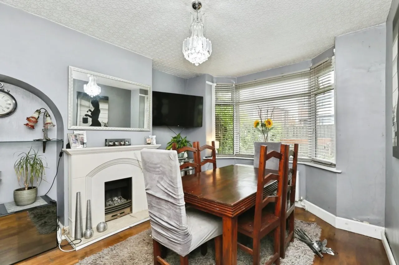 Kew Crescent, Charnock, S12, photo 8
