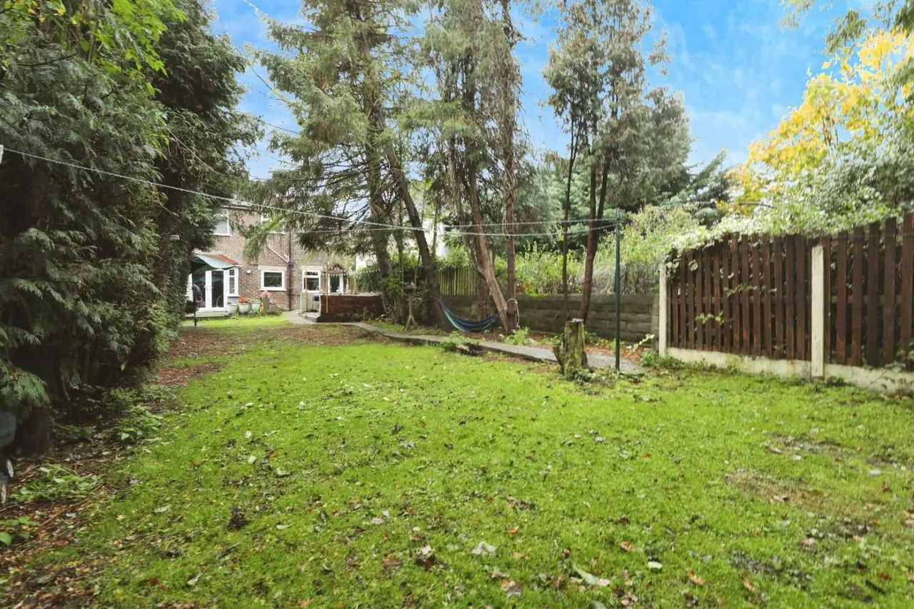 Kew Crescent, Charnock, S12, photo 20