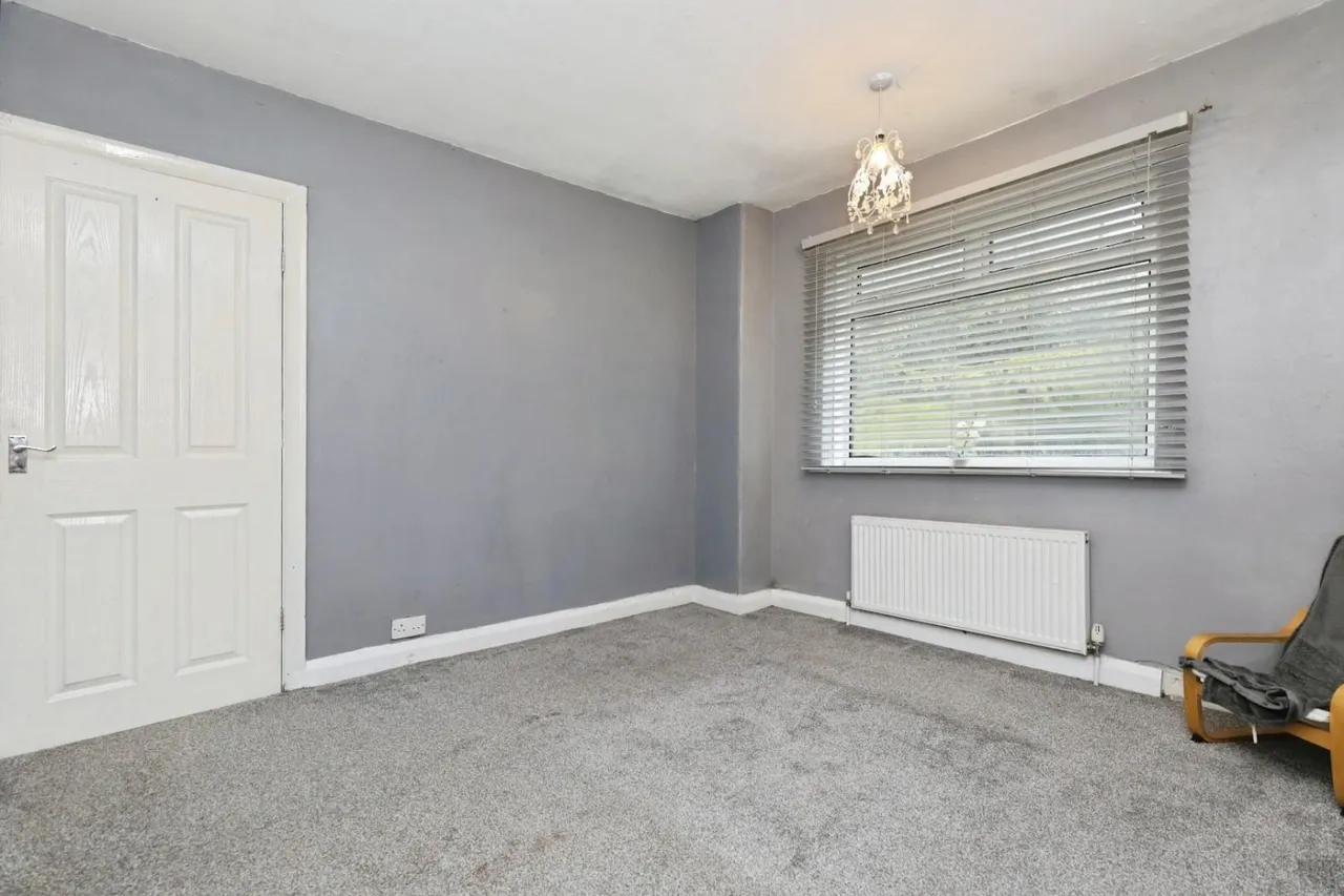 Kew Crescent, Charnock, S12, photo 16