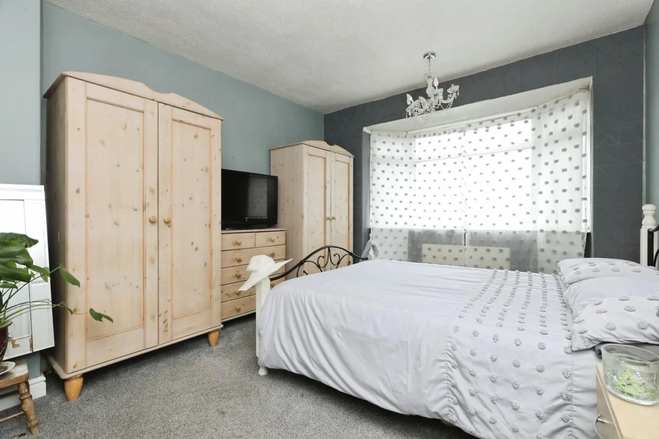 Kew Crescent, Charnock, S12, photo 13