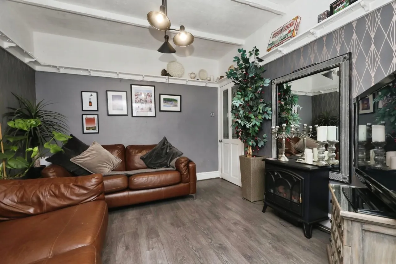 Kew Crescent, Charnock, S12, photo 5