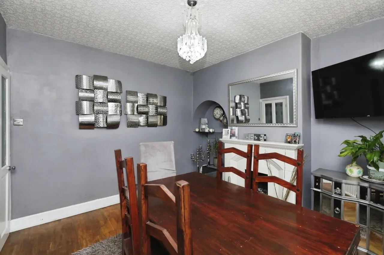 Kew Crescent, Charnock, S12, photo 9