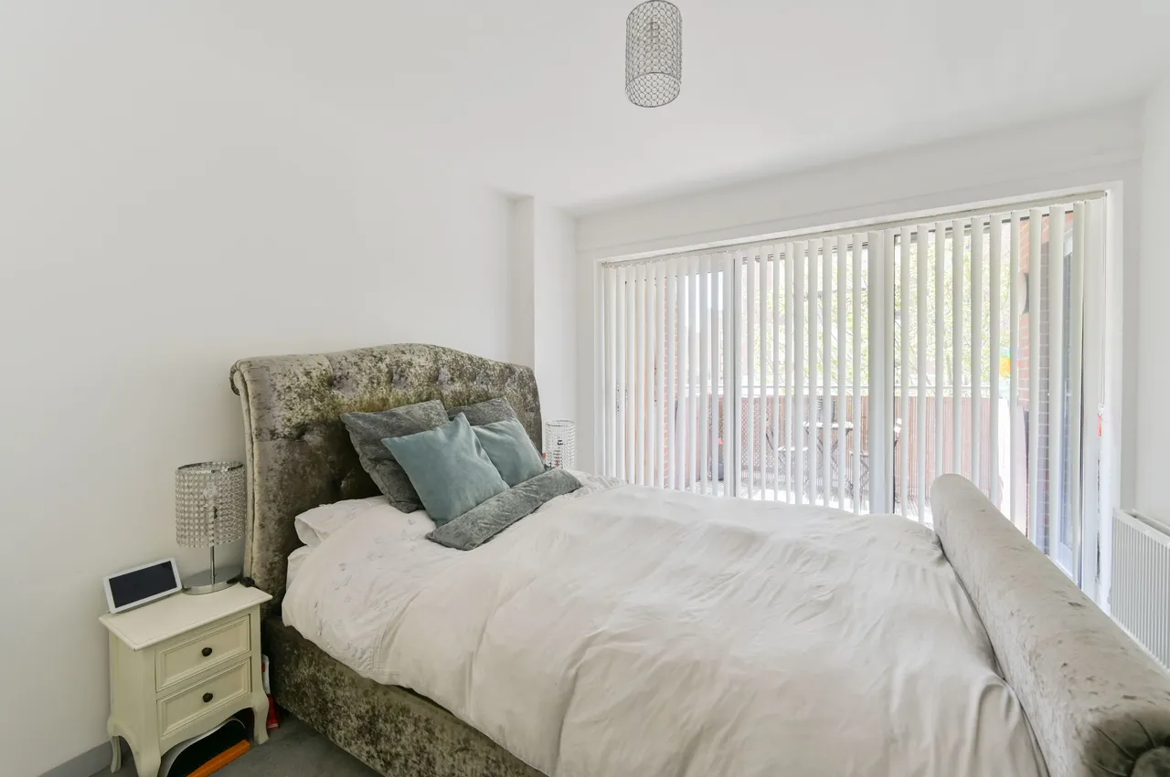 (40%) Flat 1, Eversley House, 7 Mullins Place, London, photo 4