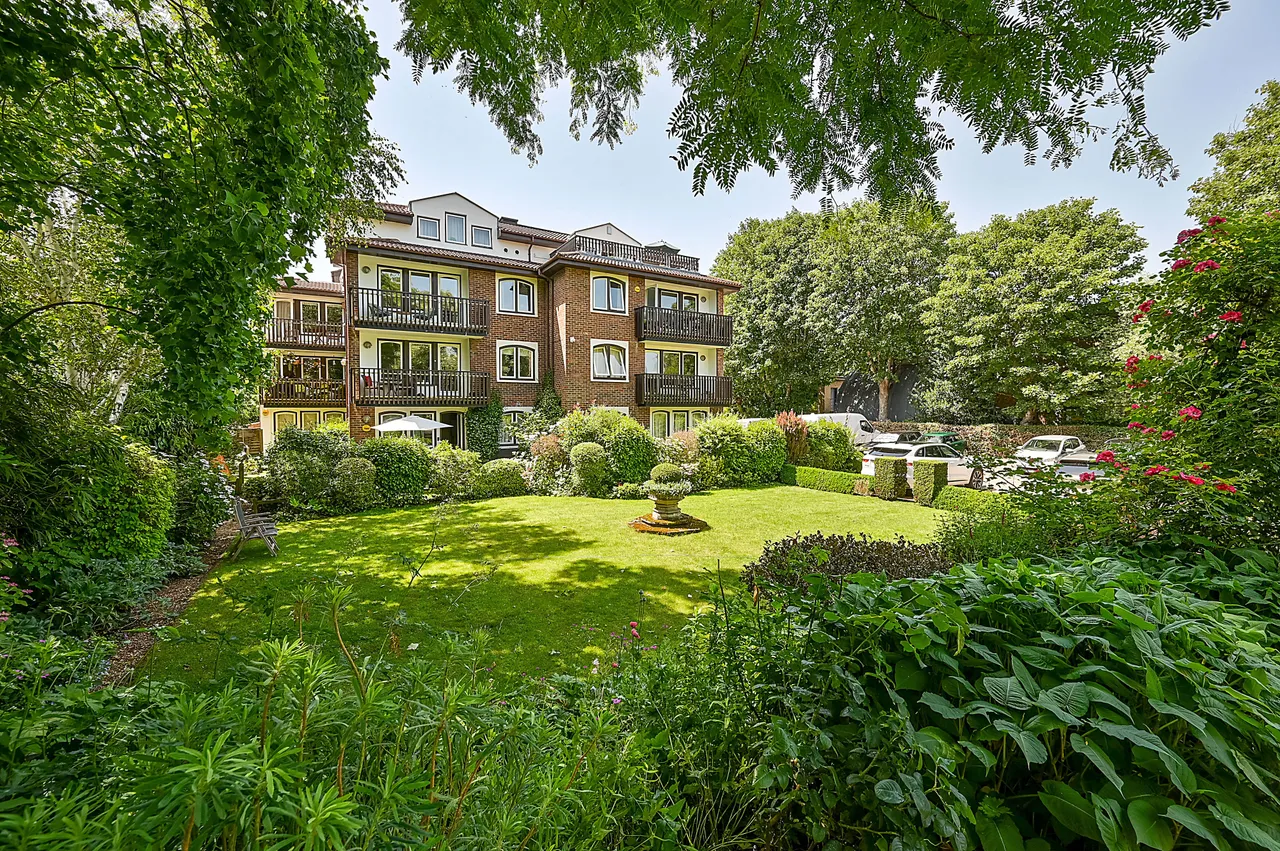 2 bed flat for sale — 10 Madingley Court, Willoughby Road, Richmond