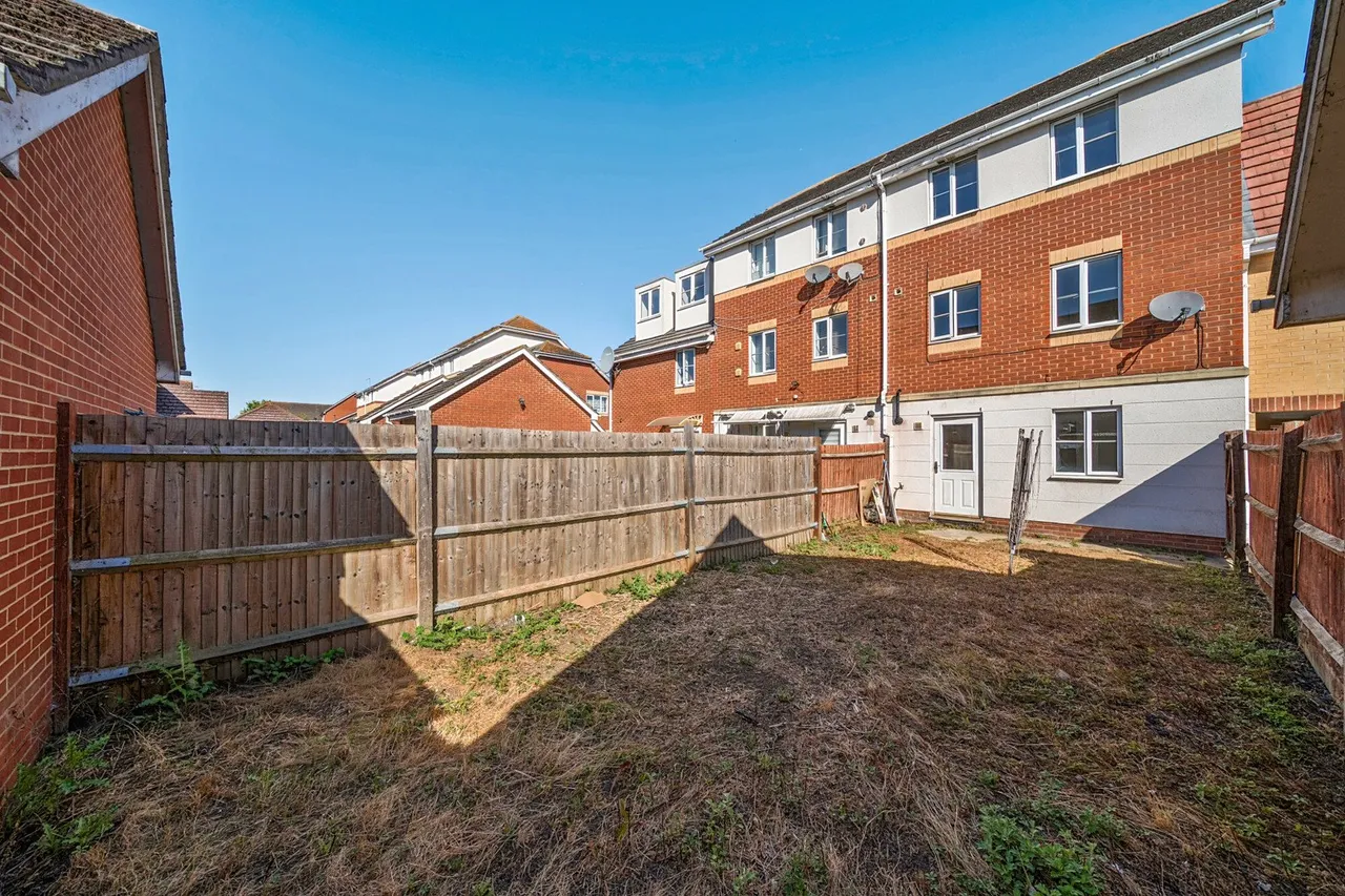 Battery Road, SE28, photo 13