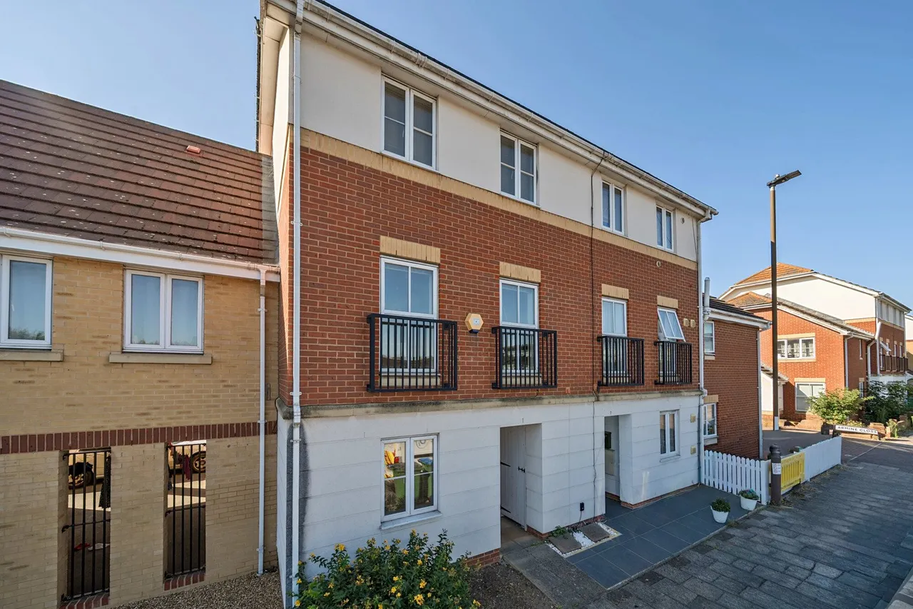4 bed house for sale — Battery Road, SE28