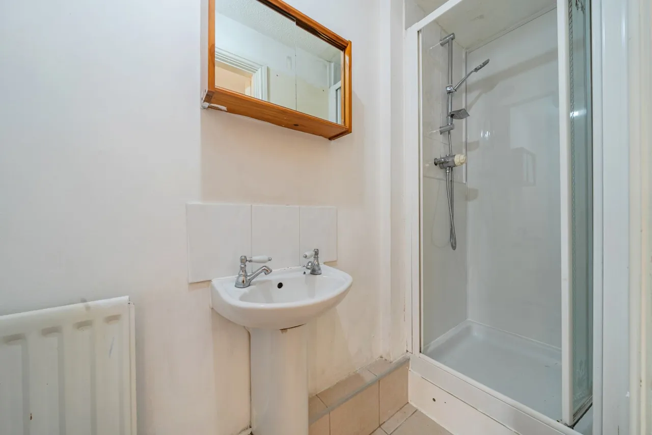 Battery Road, SE28, photo 11