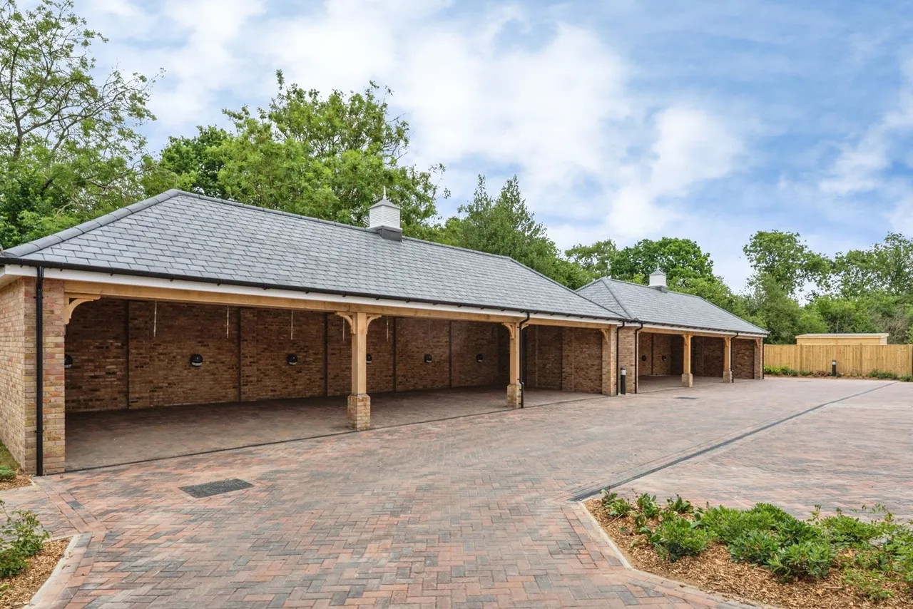 The Orchards, Leighwood Fields, GU6, photo 10