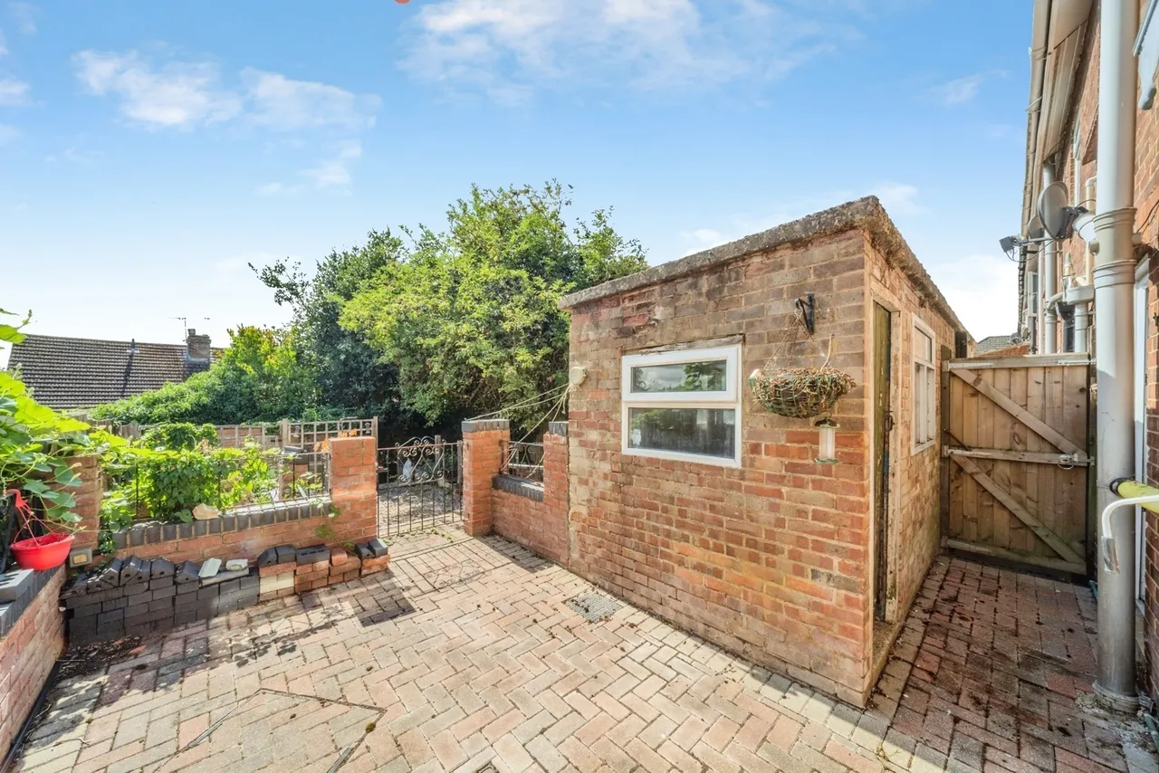 The Limes, Bletchley, Milton Keynes, Buckinghamshire, MK2, photo 15