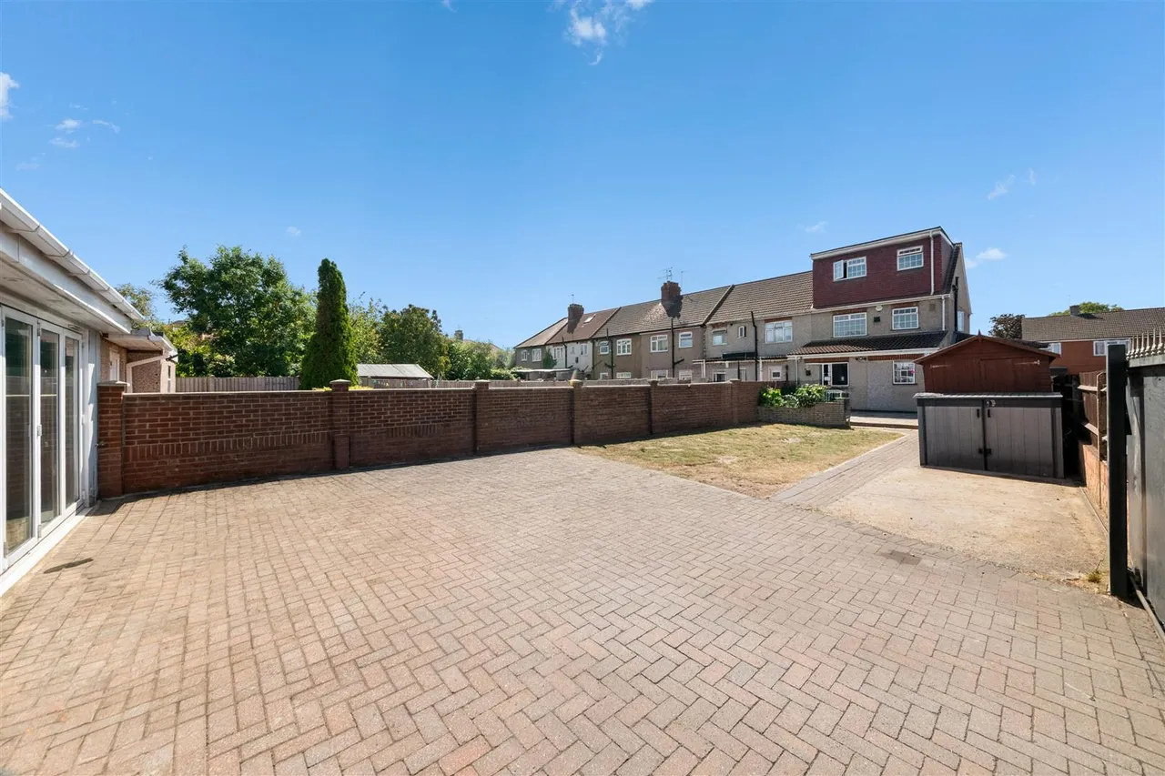 Lela Avenue, Hounslow, photo 18