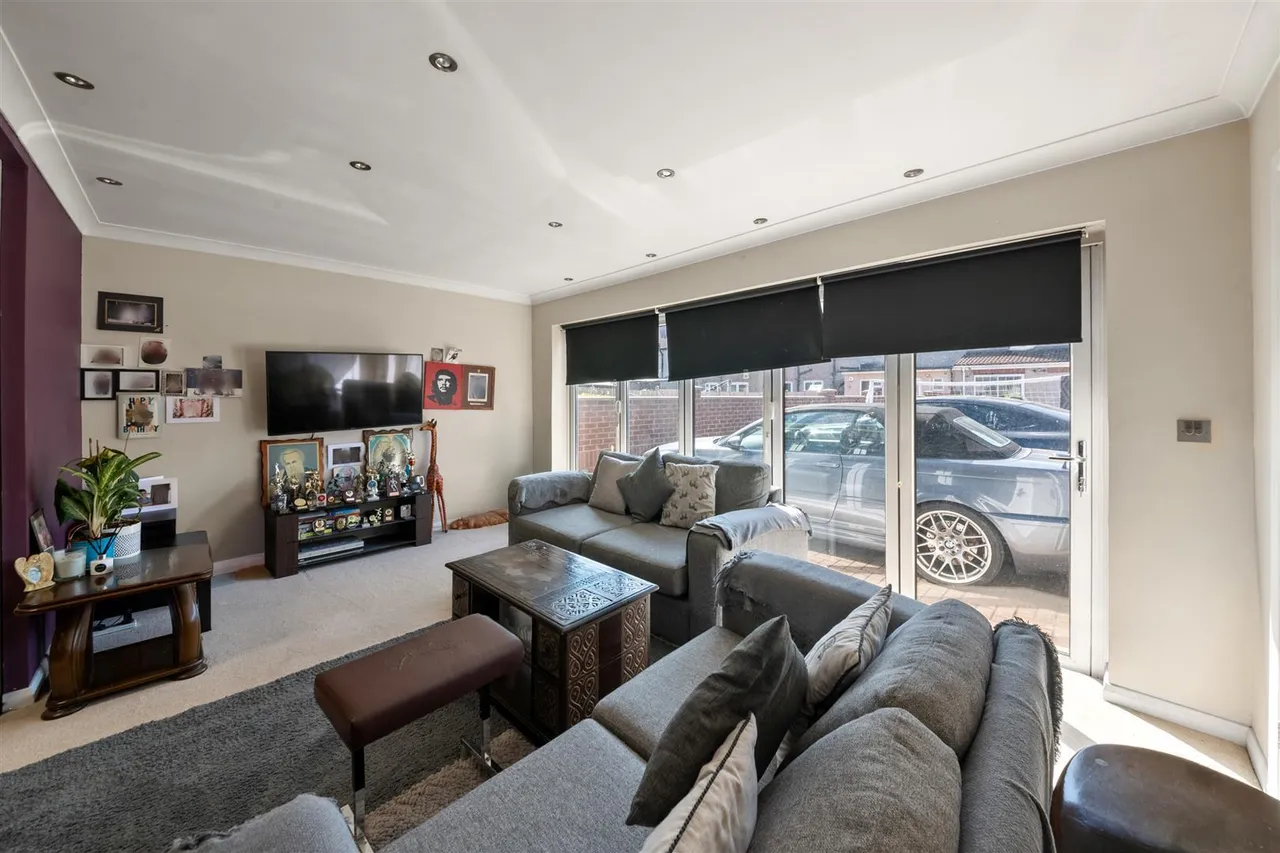 Lela Avenue, Hounslow, photo 5