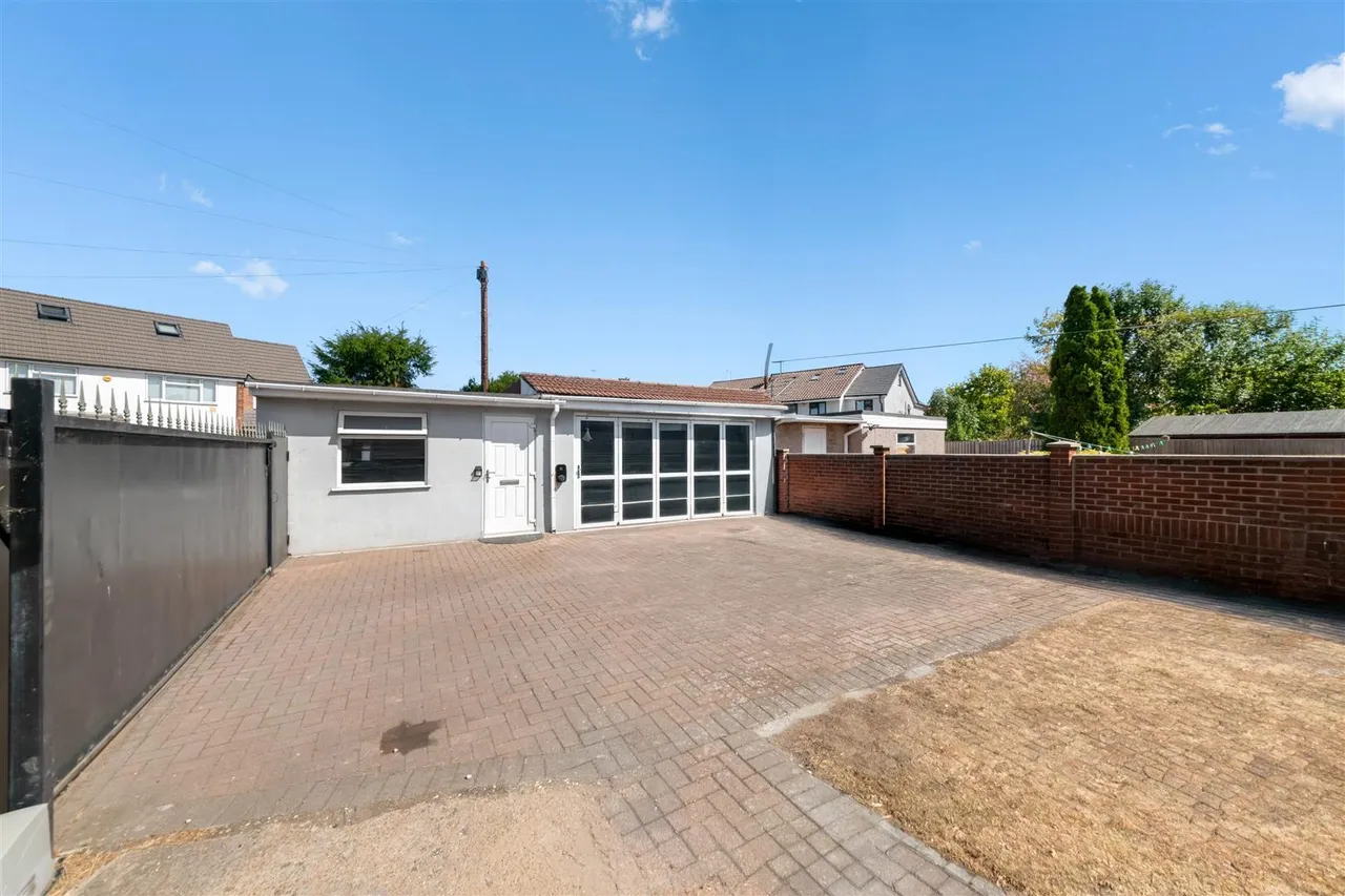 Lela Avenue, Hounslow, photo 17