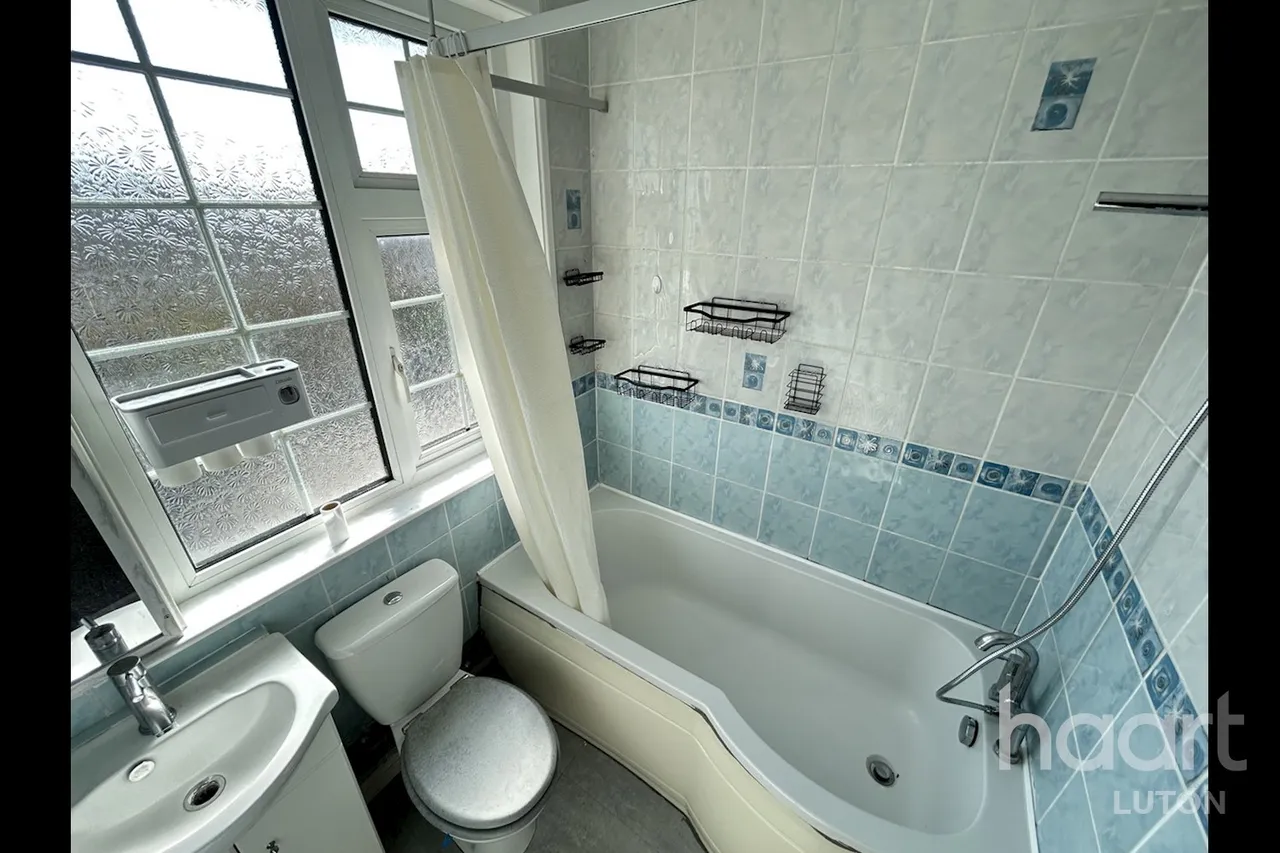 Luton, LU2, photo 7
