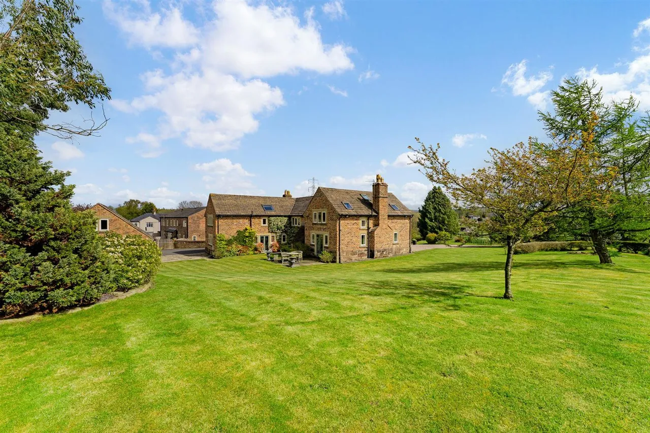 Whirley Road, Macclesfield, SK10, photo 2