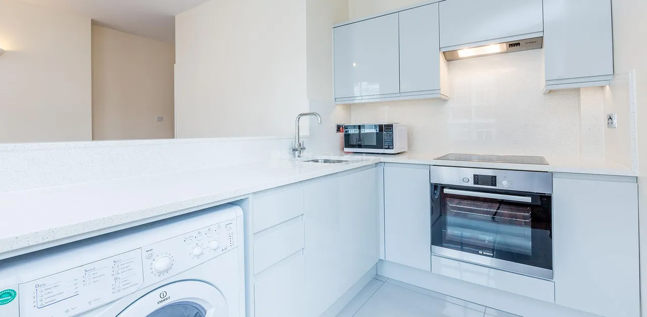 2 bed flat to rent, Tottenham Court Road, W1T