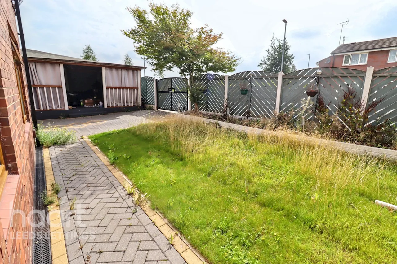 Leeds, LS10, photo 24