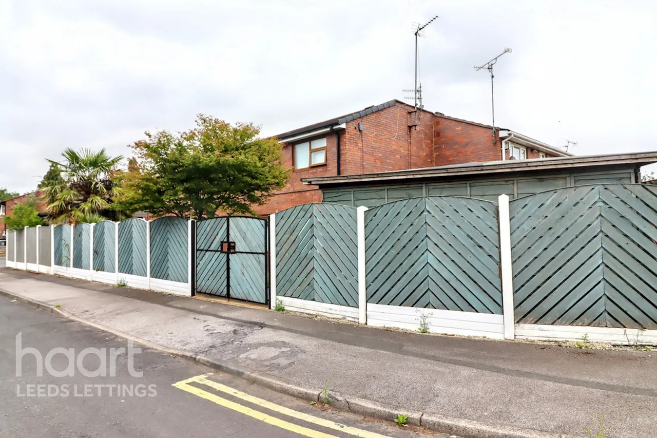 Leeds, LS10, photo 21