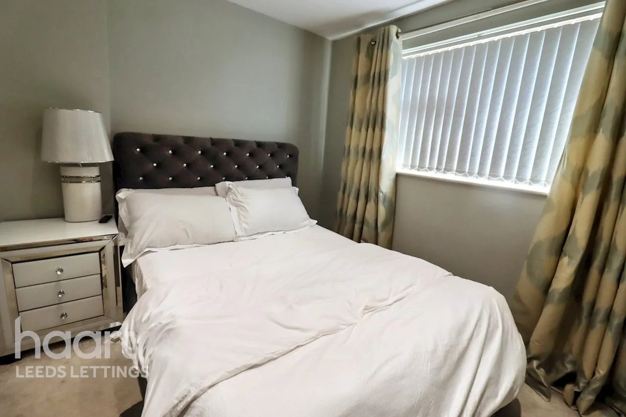 Leeds, LS10, photo 11
