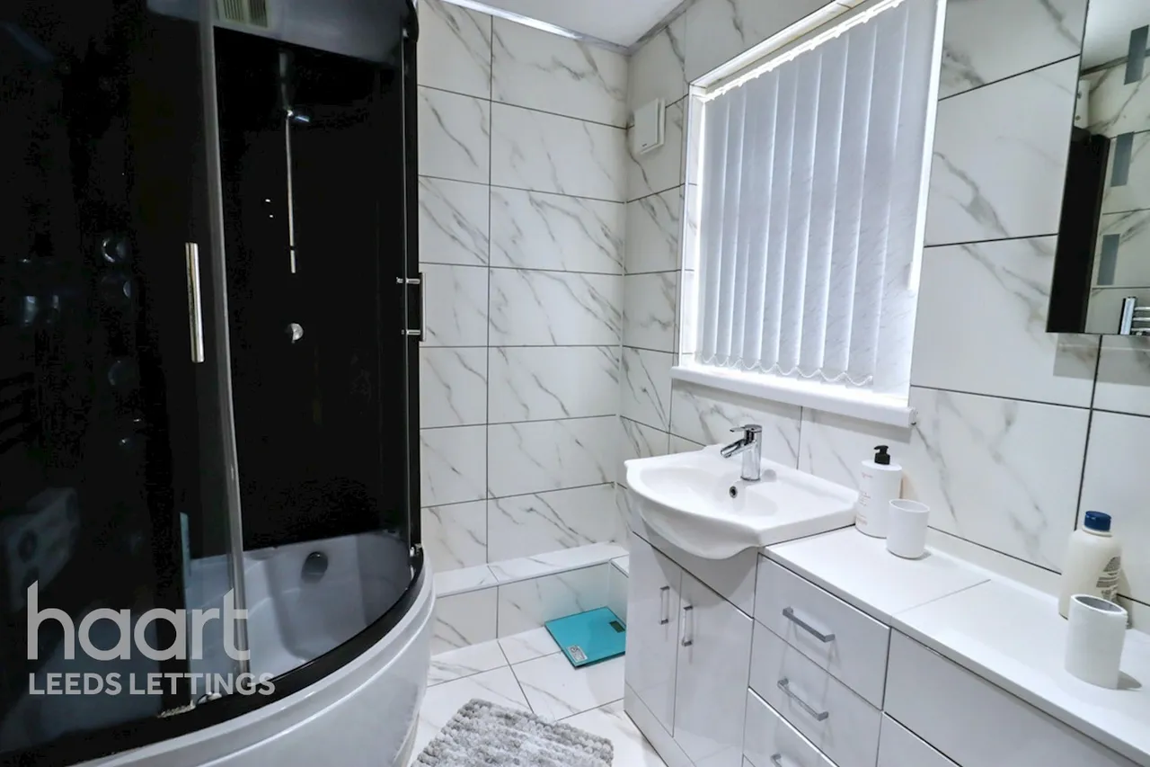 Leeds, LS10, photo 17