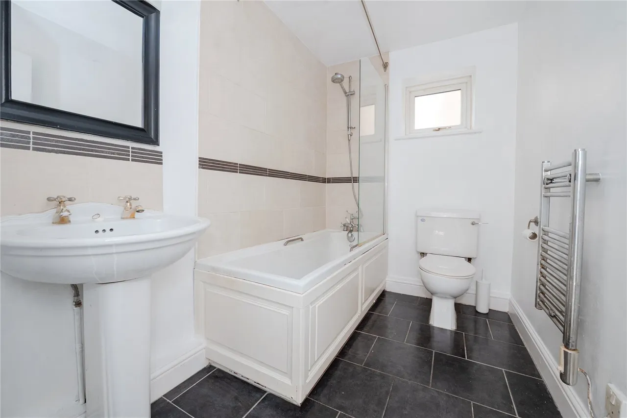 Fourth Cross Road, Twickenham, TW2, photo 7