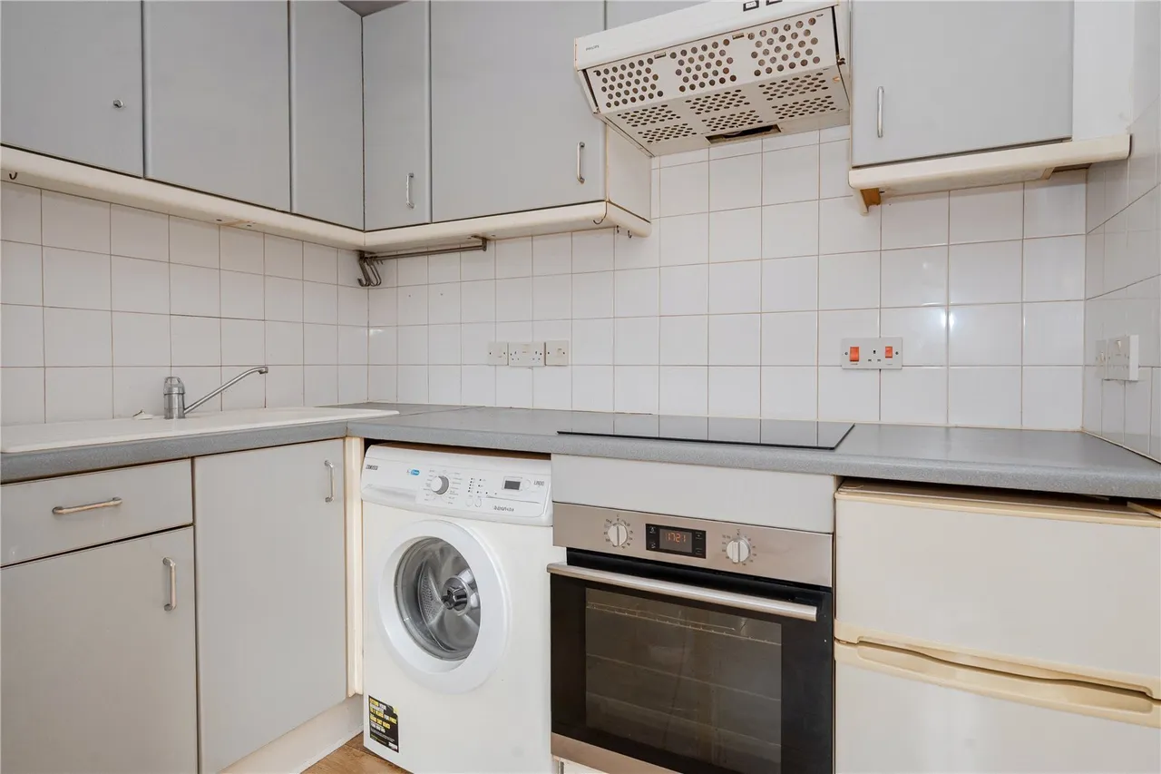 Fourth Cross Road, Twickenham, TW2, photo 4