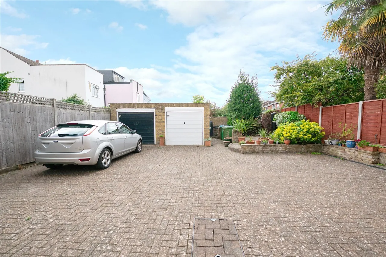 Fourth Cross Road, Twickenham, TW2, photo 9